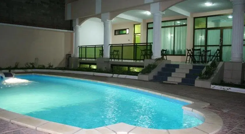 Piscine extérieure de l'hôtel